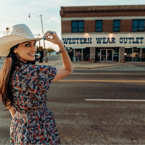 Meet your posher, Sarah - Picture 9 of 16